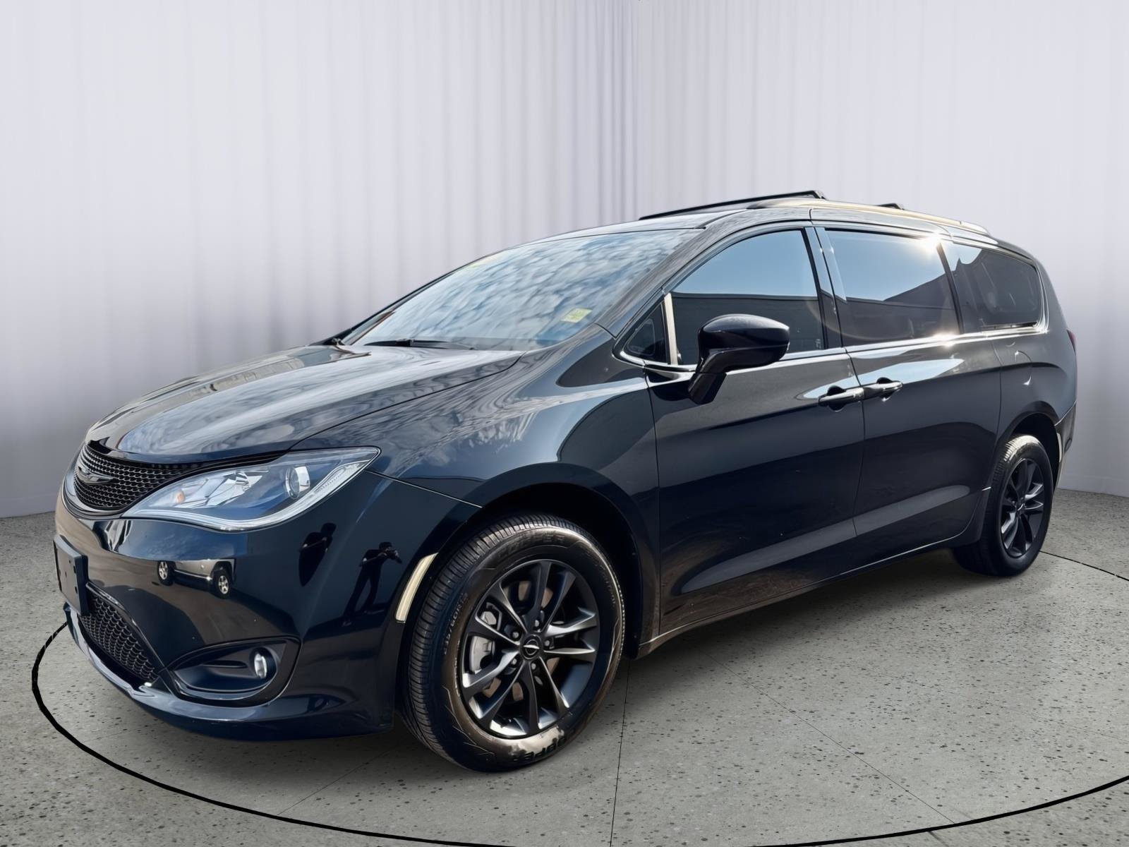 Used 2020 Chrysler Pacifica Touring-L AWD/4WD image 12
