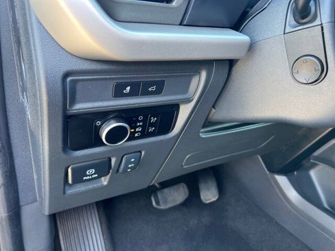 Used 2024 Ford Expedition XLT AWD/4WD image 11