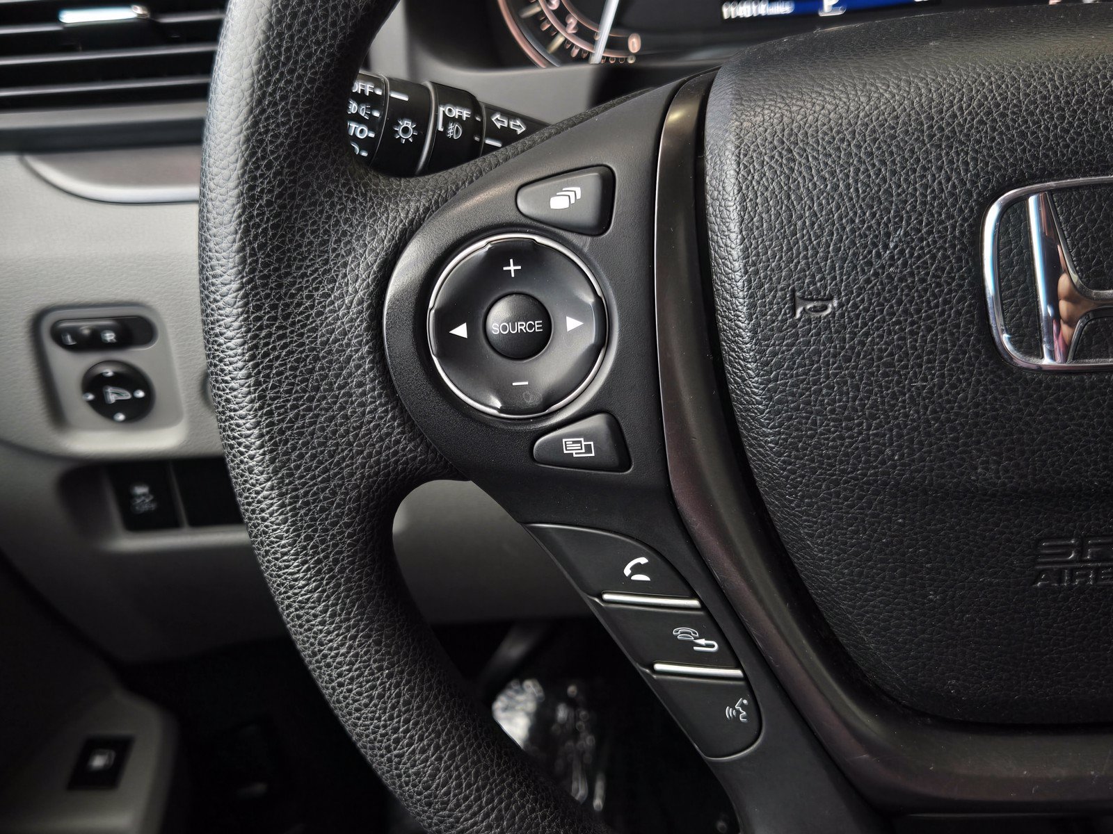 Used 2017 Honda Pilot EX image 21