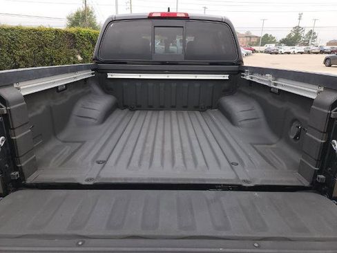 Certified 2022 Nissan Frontier SV image 13
