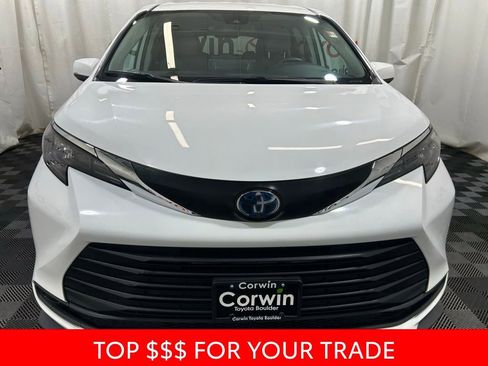 Used 2024 Toyota Sienna LE image 2