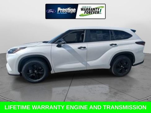 Used 2024 Toyota Highlander LE FWD image 8