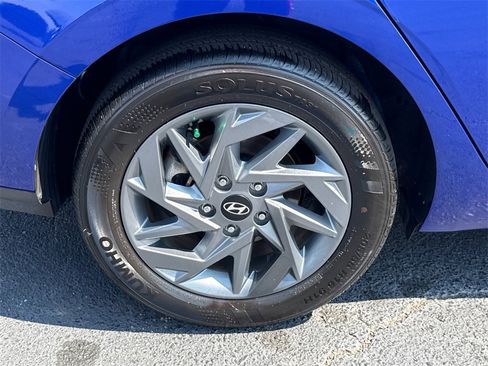 Used 2024 Hyundai Elantra SEL image 17