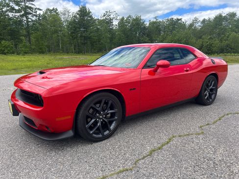 Used 2023 Dodge Challenger R/T RWD image 1