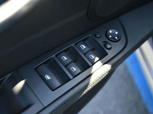 Used 2011 BMW Z4 sDrive30i w/ Premium Pkg image 18