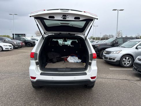 Used 2017 Jeep Grand Cherokee Laredo w/ Quick Order Package 23E AWD/4WD image 8