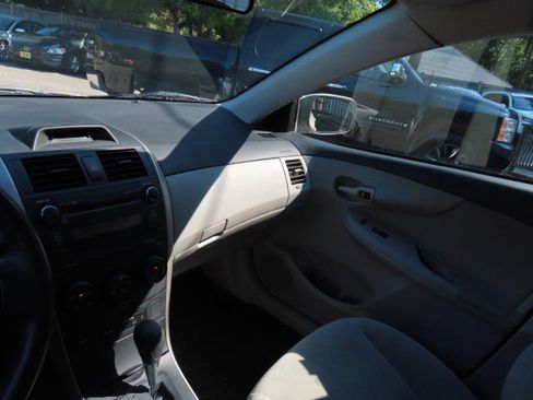 Used 2013 Toyota Corolla L FWD image 18