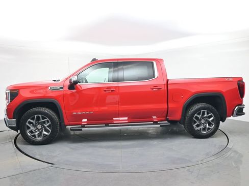 New 2026 GMC Sierra 1500 SLE image 3
