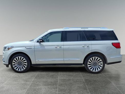 Used 2021 Lincoln Navigator Reserve w/ Luxury Package RWD image 2