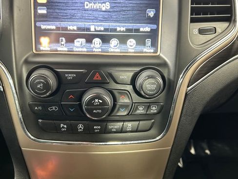 Used 2017 Jeep Grand Cherokee Overland image 14