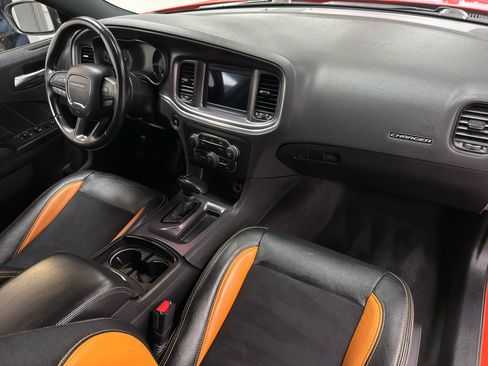 Used 2018 Dodge Charger SXT w/ Blacktop Package image 27