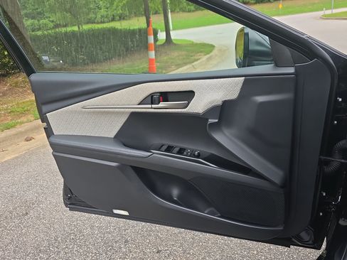 Used 2025 Toyota Camry XLE FWD image 24