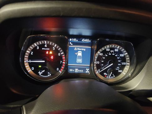 Used 2019 Nissan Titan SV w/ SV Convenience Package image 10