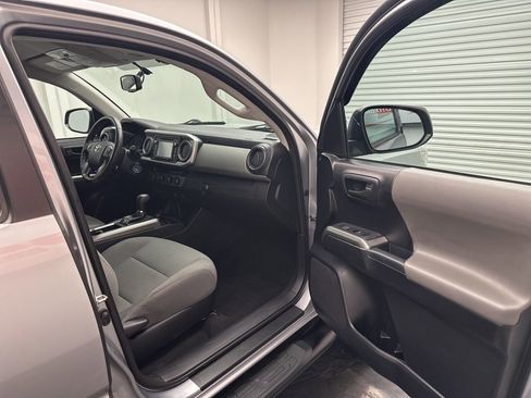 Used 2017 Toyota Tacoma SR5 w/ Tow Package image 8