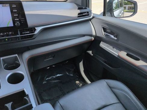 Certified 2024 Toyota Sienna XSE FWD image 17