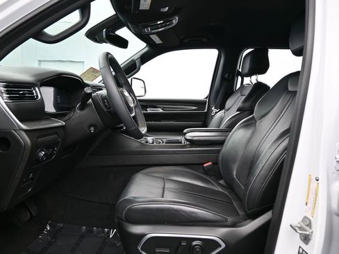 Used 2022 Jeep Wagoneer Series III RWD image 11