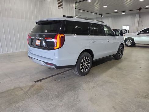 Used 2025 Ford Expedition Platinum AWD/4WD image 8