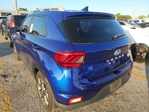 Used 2022 Hyundai Venue Limited FWD image 2