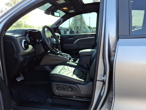 Used 2024 Chevrolet Colorado ZR2 w/ ZR2 Bison Edition AWD/4WD image 12