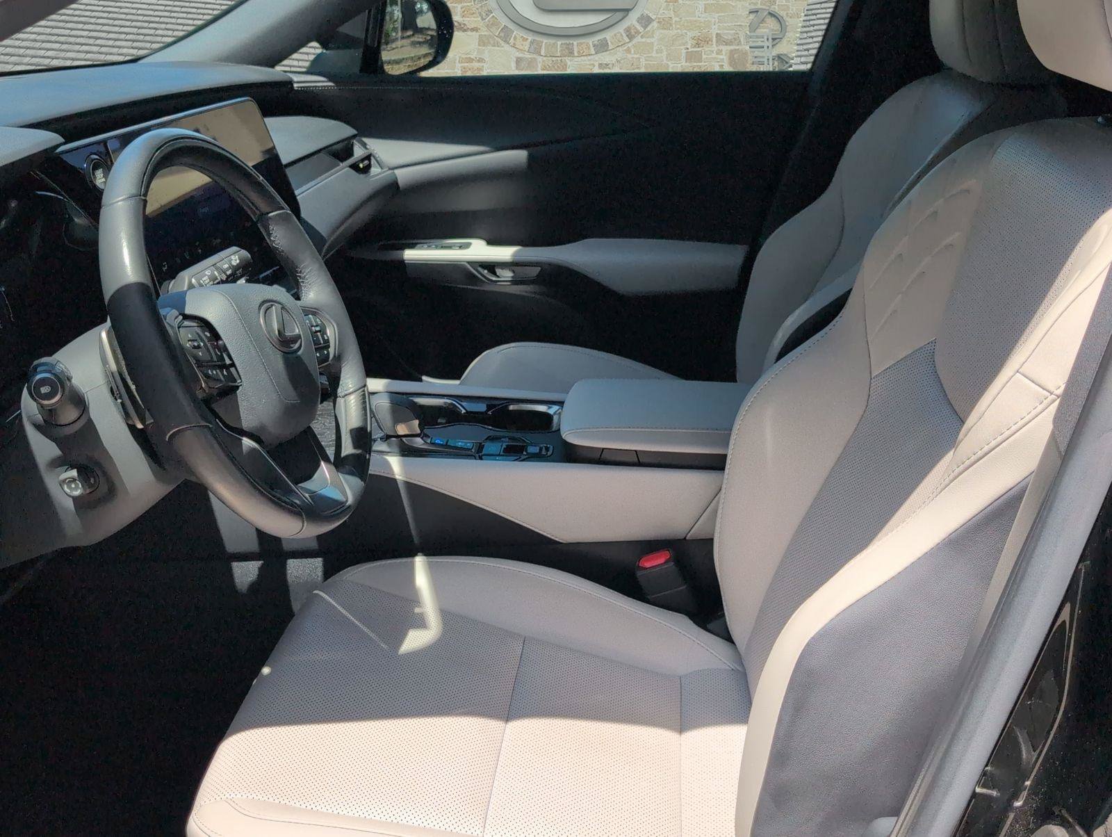 Used 2024 Lexus RX 350 Premium w/ Accessory Package (Z1) FWD image 7