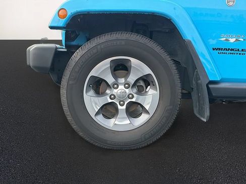 Used 2017 Jeep Wrangler Unlimited Sahara w/ Connectivity Group AWD/4WD image 9