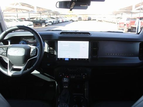Used 2025 Ford Bronco Badlands image 20