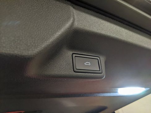 New 2025 Volkswagen ID. Buzz 1st Edition image 29