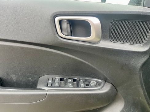 Used 2023 Hyundai Venue SE w/ Cargo Package image 9