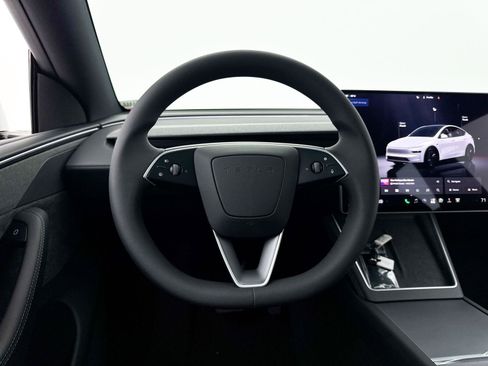 Used 2026 Tesla Model Y Long Range AWD/4WD image 3