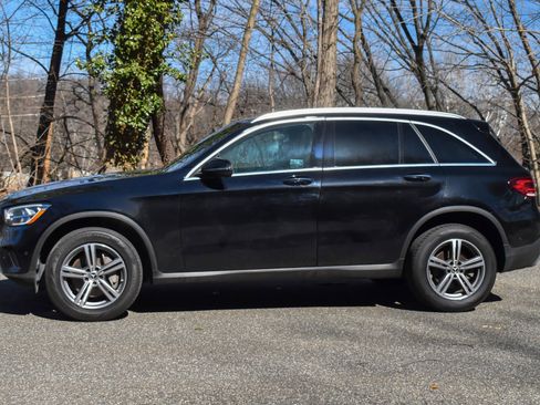 Used 2021 Mercedes-Benz GLC 300 4MATIC image 3