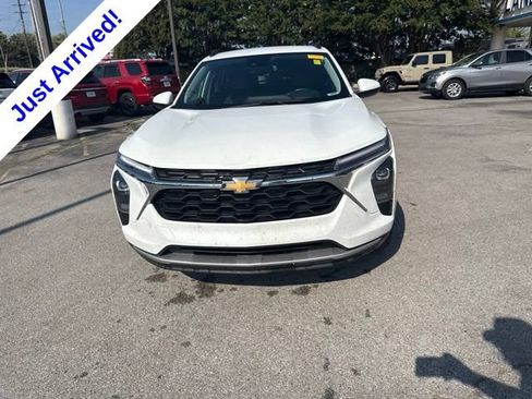Used 2025 Chevrolet Trax LT w/ Driver Confidence Package FWD image 8