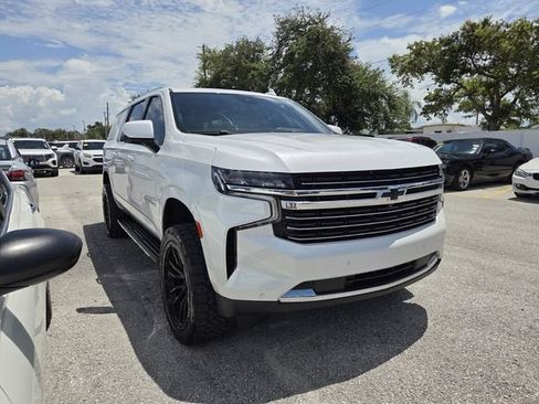 Used 2024 Chevrolet Suburban LT w/ Luxury Package AWD/4WD image 1