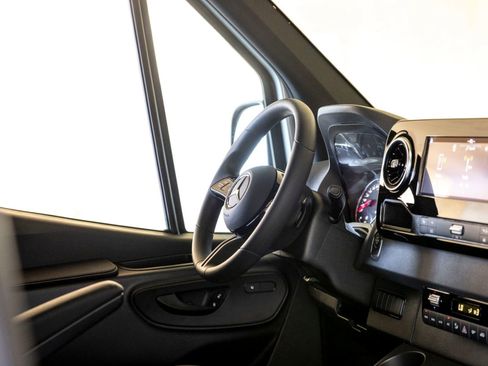 New 2025 Mercedes-Benz Sprinter 2500 image 30