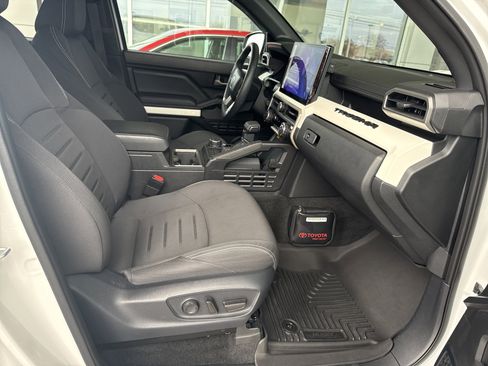 Used 2024 Toyota Tacoma TRD Sport image 17