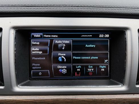 Used 2014 Jaguar XF 3.0 image 38