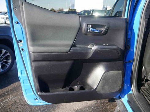 Used 2020 Toyota Tacoma TRD Off-Road w/ TRD Premium Off Road Package image 14