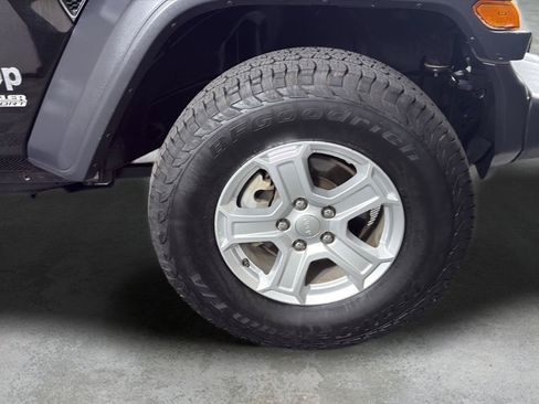 Used 2020 Jeep Wrangler Sport AWD/4WD image 12
