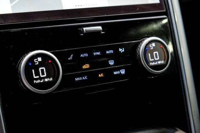 Used 2023 Land Rover Discovery S R-Dynamic AWD/4WD image 36