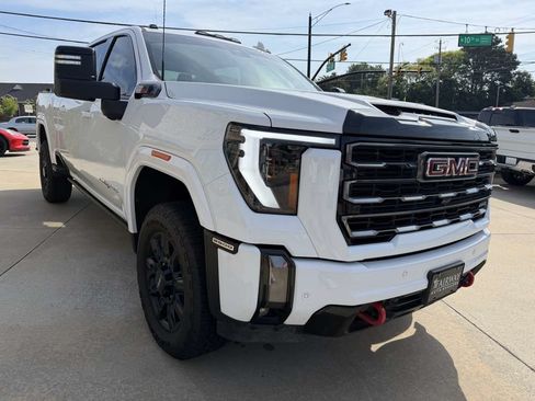 Used 2024 GMC Sierra 2500 AT4 w/ AT4 Premium Plus Package AWD/4WD image 5