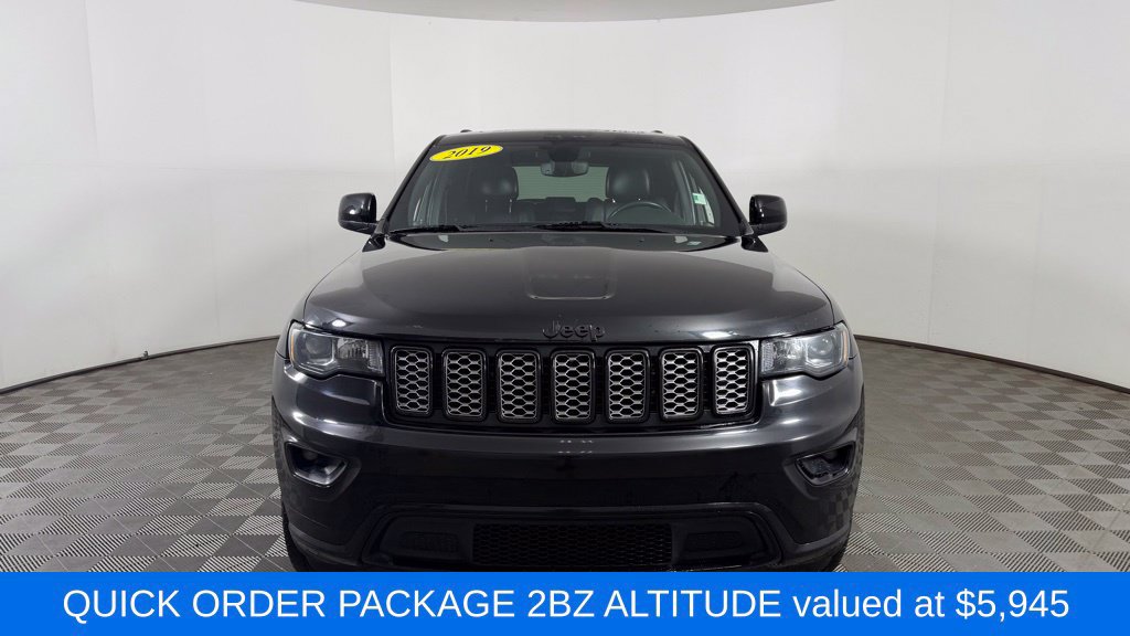 Used 2019 Jeep Grand Cherokee Altitude AWD/4WD image 2