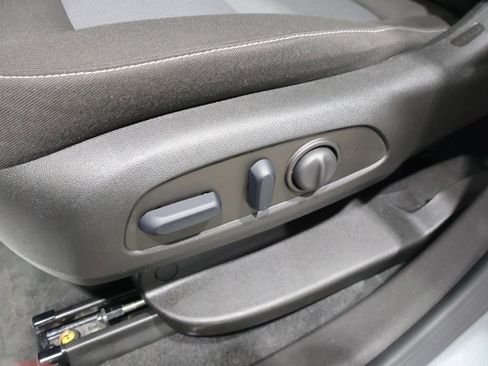 Used 2025 Chevrolet Blazer LT AWD/4WD image 12