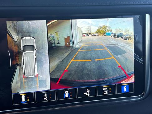 Used 2024 GMC Yukon XL Denali w/ Max Trailering Package image 9