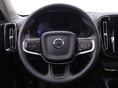 Used 2025 Volvo XC40 B5 Core image 18