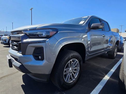 Used 2024 Chevrolet Colorado LT w/ LT Convenience Package III image 2