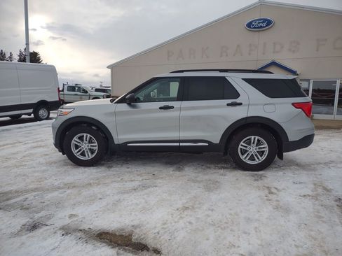 Used 2021 Ford Explorer XLT w/ Equipment Group 202A image 2
