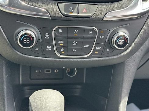 Certified 2024 Chevrolet Equinox LT FWD image 32