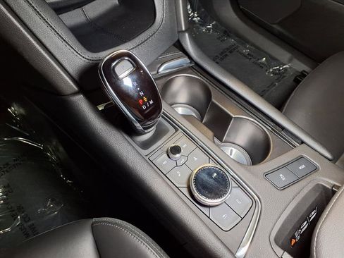 Certified 2025 Cadillac XT6 Premium Luxury image 6