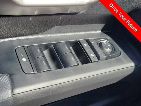 Used 2025 Toyota Tacoma TRD Sport AWD/4WD image 18