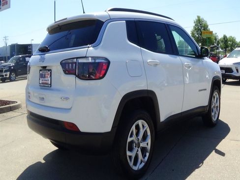 Certified 2025 Jeep Compass Latitude AWD/4WD image 6