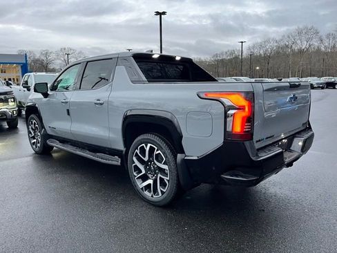 New 2025 Chevrolet Silverado EV RST image 10